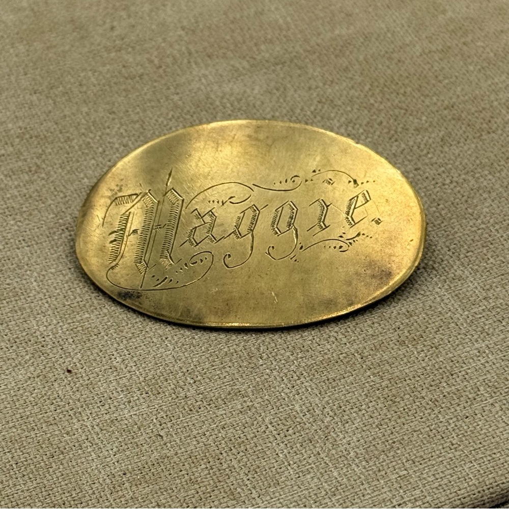 Vintage Engraved Gold-Tone Round Plaque brooch